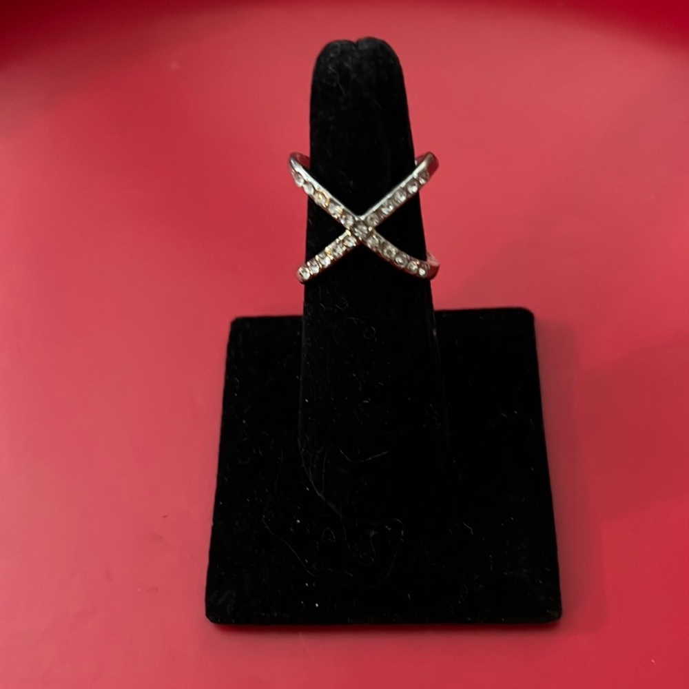 Silvertone ring